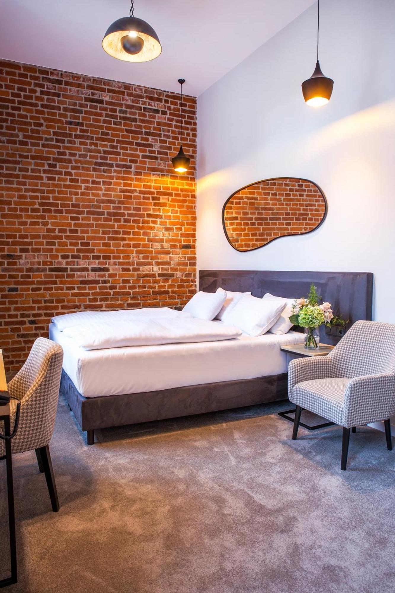 Hugo Business & Hotel 3*